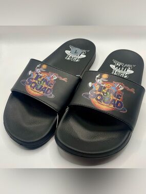 (Size 7/8) New Mens Space Jam Tune Squad Flip Flop Sandals !!